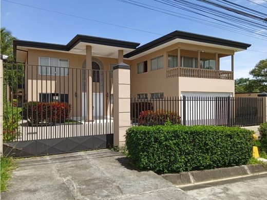 Luxury home in Colón, Mora