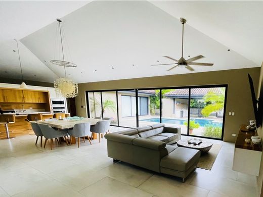 Luxury home in Tamarindo, Santa Cruz