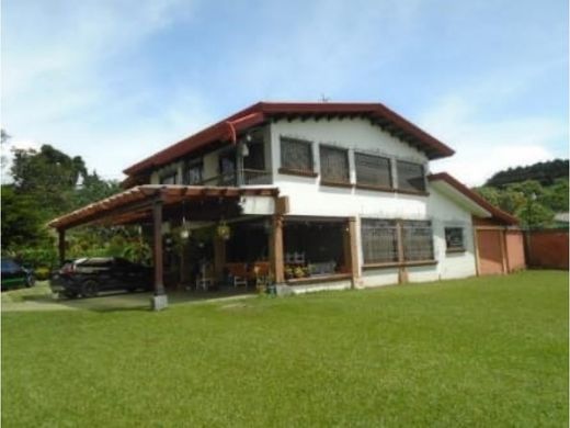 Casa de lujo en San Rafael, Provincia de Heredia