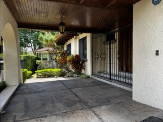 Luxe woning in San José, Cantón de San José