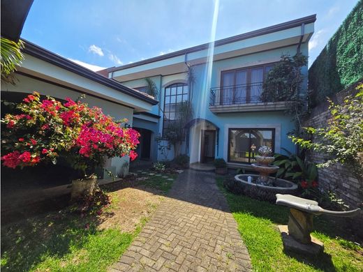 Luxury home in Santo Domingo, Provincia de Heredia
