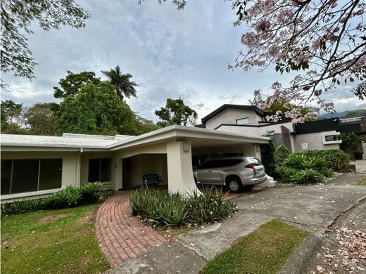 Luxury home in Escazú, Provincia de San José