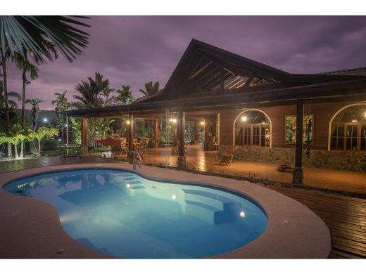 Farmhouse for sale in Quesada