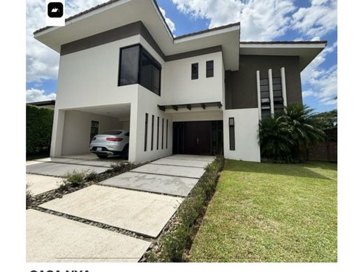 Casa di lusso a Santa Ana, Provincia de San José