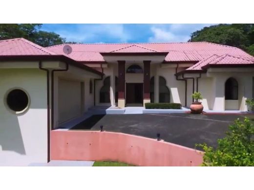 Luxury home in Orotina, Provincia de Alajuela