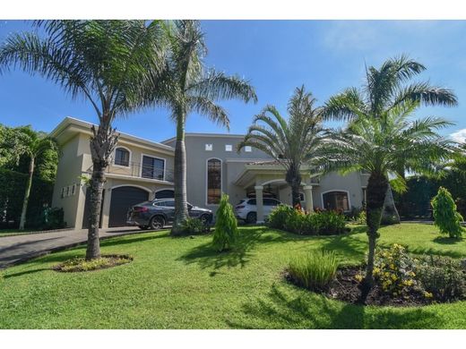 Luxury home in Santa Ana, Provincia de San José