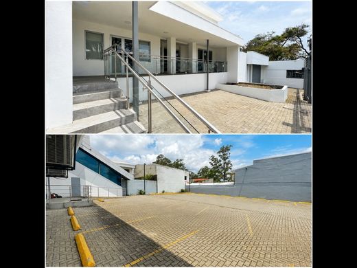 Edificio en San José, Cantón de San José