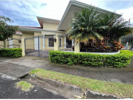 Luksusowy dom w Belén, Carrillo