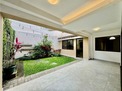 Luxury home in Escazú, Provincia de San José