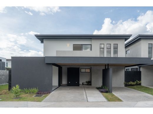 Luxury home in Santa Ana, Provincia de San José
