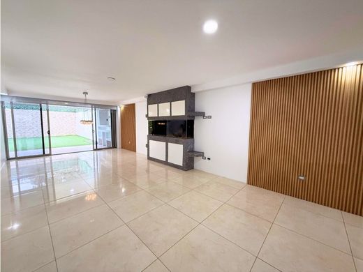 Πολυτελή κατοικία σε Santa Ana, Provincia de San José