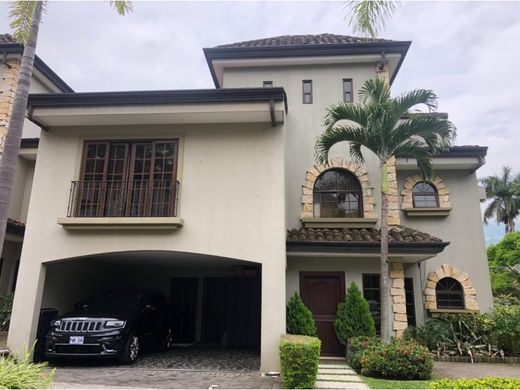 Luxus-Haus in Escazú, Provincia de San José