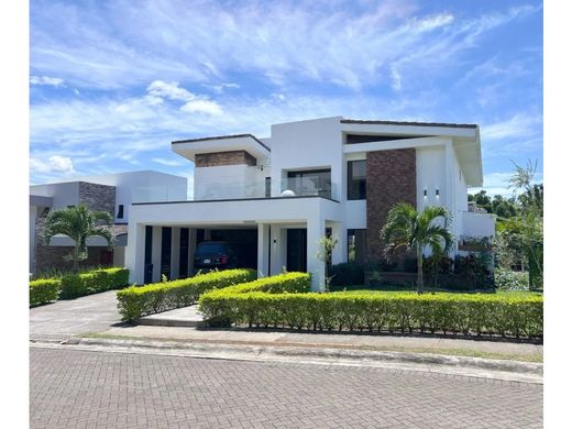 Luxus-Haus in Guácima, Cantón de Alajuela