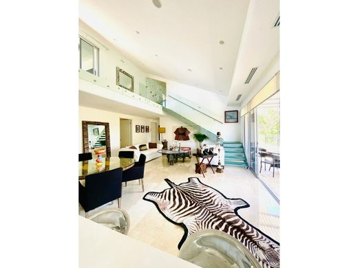 Santa Ana, Provincia de San Joséのアパートメント・コンプレックス