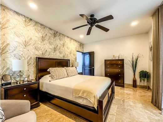 Luxus-Haus in Colón, Mora