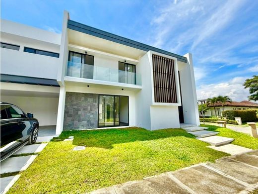 Santa Ana, Provincia de San Joséのアパートメント・コンプレックス