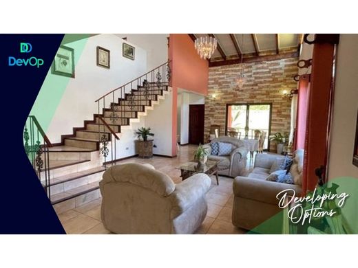 Luxe woning in Mercedes, Pérez Zeledón