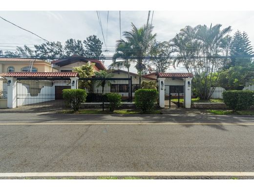 Luxury home in Belén, Carrillo