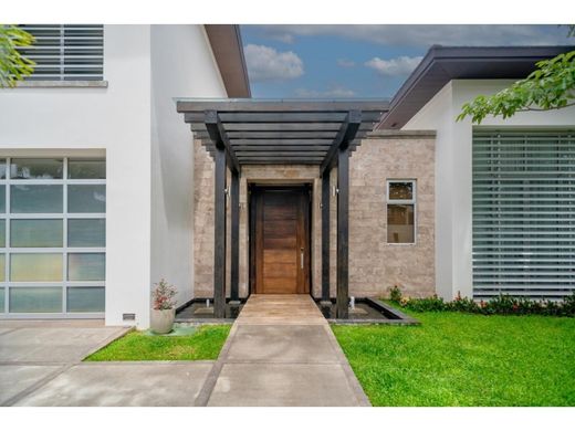 Luxury home in Santa Ana, Provincia de San José