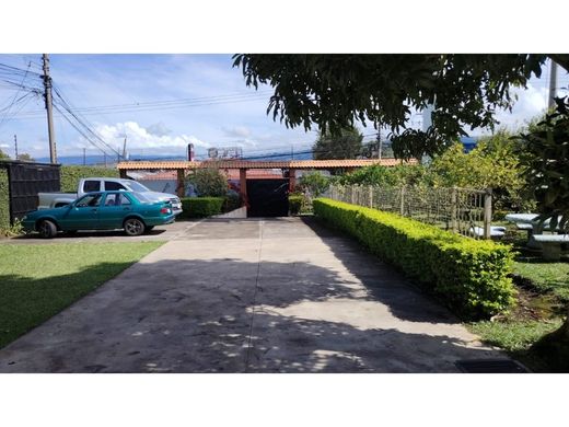 Luxus-Haus in Echeverría, Flores