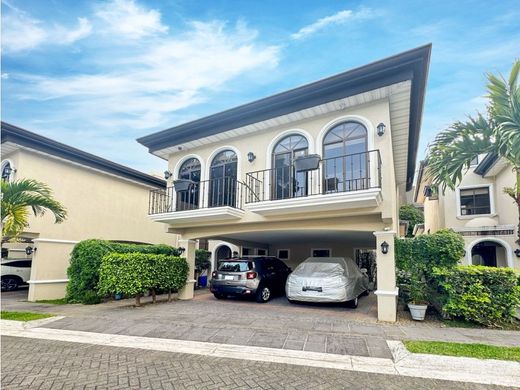 Lüks ev San José, Cantón de San José