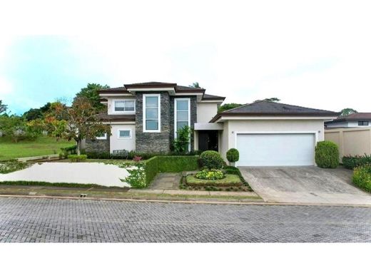 Luxe woning in Garita, La Cruz