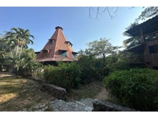 Curridabat, Provincia de San Joséの土地