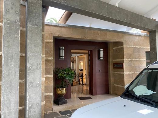 Luxus-Haus in Guachipelín, Escazú