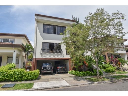 Piso / Apartamento en Heredia, Cantón de Heredia