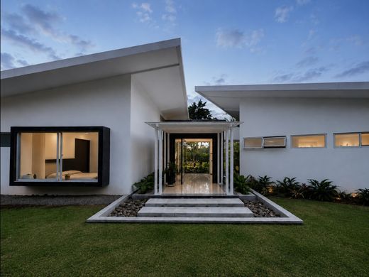 Luxury home in Santa Bárbaraa, Provincia de Heredia