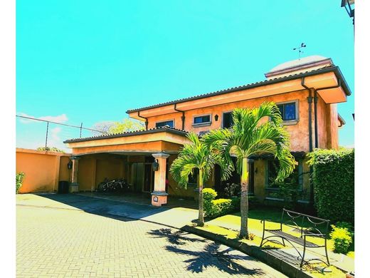 Luksusowy dom w Belén, Carrillo