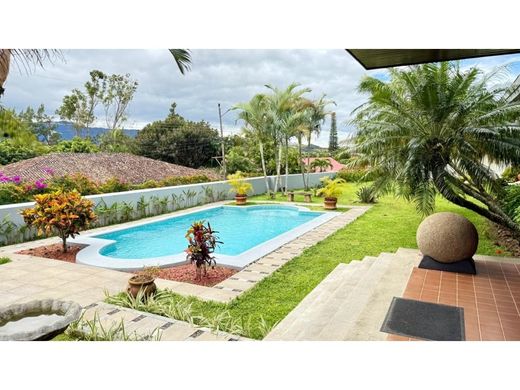 Luksusowy dom w Belén, Carrillo