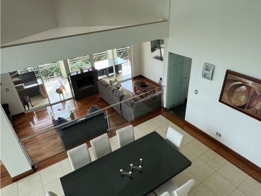 Элитный дом, Escazú, Provincia de San José