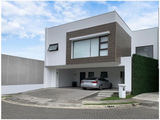 Complexes résidentiels à Santa Ana, Provincia de San José