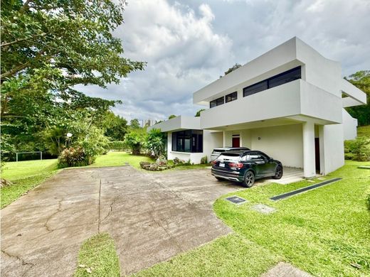 Wohnkomplexe in Escazú, Provincia de San José