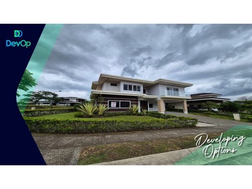 Luxury home in San Rafael, Provincia de Alajuela