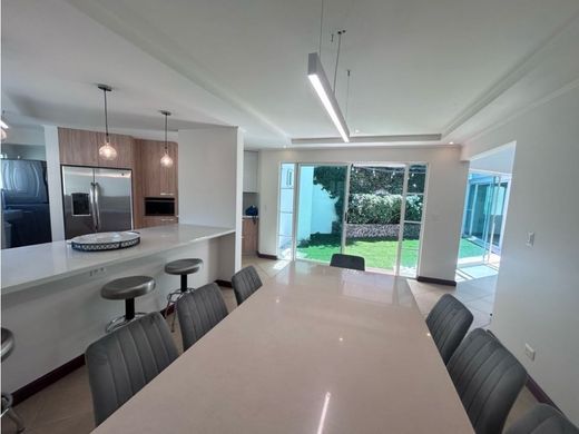 منزل ﻓﻲ Escazú, Provincia de San José