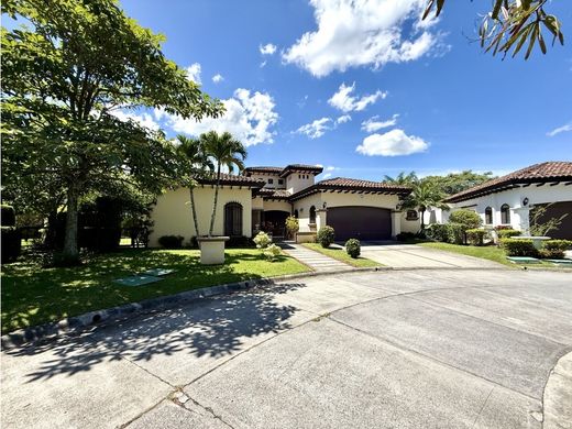 Luxury home in Santa Ana, Provincia de San José