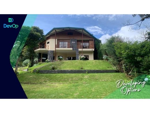 Luxe woning in San Rafael, Provincia de Heredia
