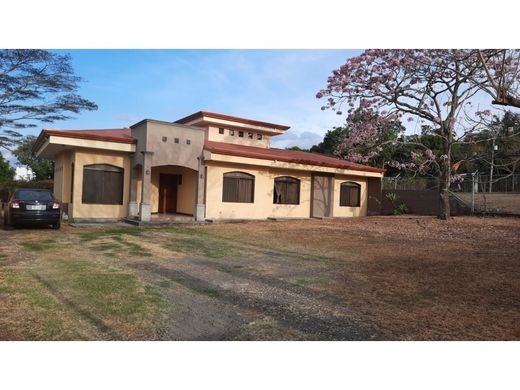 منزل ﻓﻲ Santa Ana, Provincia de San José