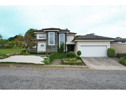 Luxe woning in La Garita, Cantón de Alajuela