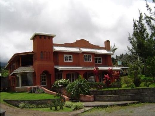 Casa de lujo en San Josecito, San Isidro