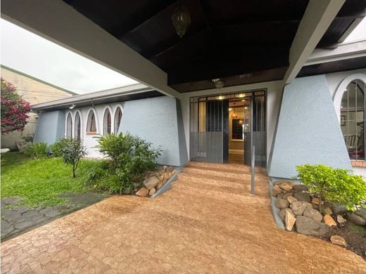 Элитный дом, Curridabat, Provincia de San José