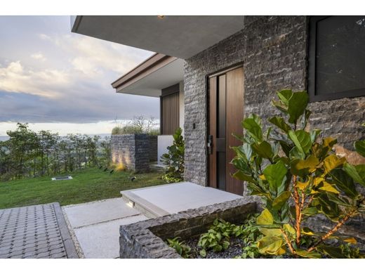 Luxus-Haus in Colón, Mora