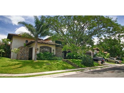 Luxury home in Santa Ana, Provincia de San José
