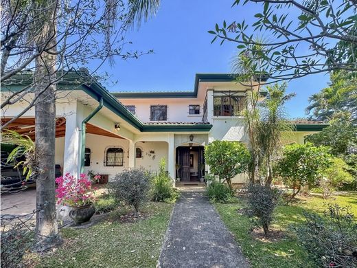 Luxus-Haus in Colón, Mora