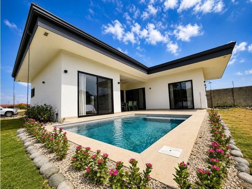 Luxury home in Sardinal, Carrillo