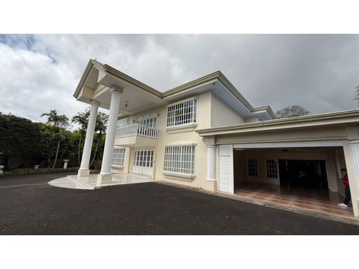 Casa de lujo en San Rafael, Provincia de Heredia