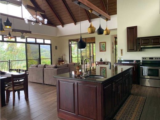 Luxury home in Turrialba, Provincia de Cartago