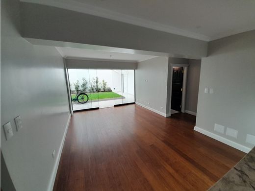 San Isidro, Limaのアパートメント